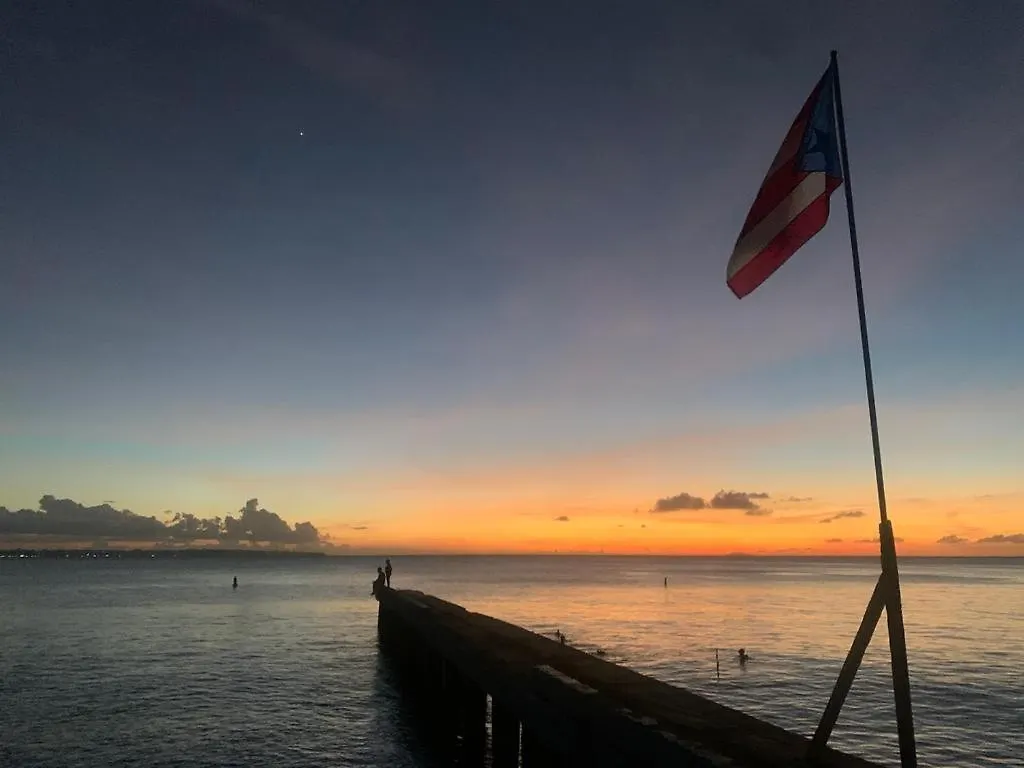アパート Aguadilla Waves Apt Free Parking & Wifi 8 Minute Walk From Crashboat Beach プエルトリコ