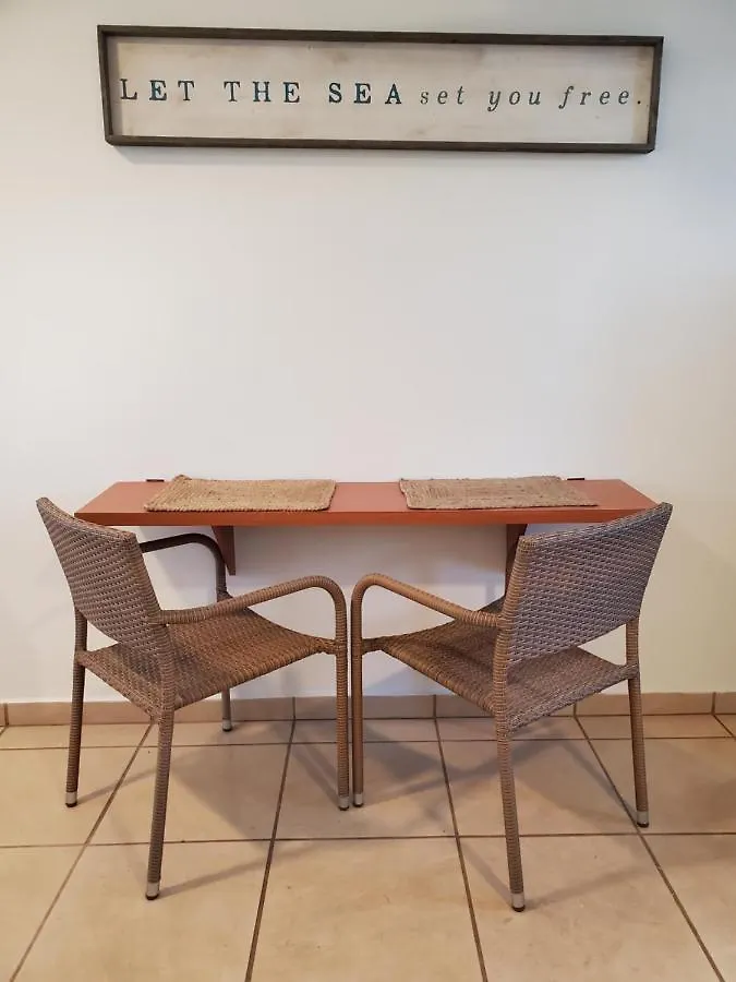 Aguadilla Waves Apt Free Parking & Wifi 8 Minute Walk From Crashboat Beach Διαμέρισμα